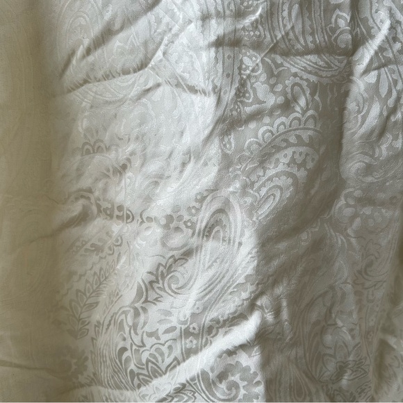 Vintage Silx Cream Tank Top w/light Paisley pattern 100% Silk - Picture 4 of 5